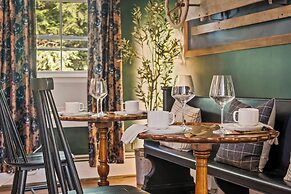 The Aurora Inn & Cottages