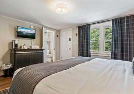 The Aurora Inn & Cottages