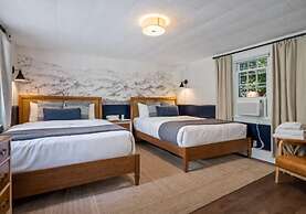 The Aurora Inn & Cottages