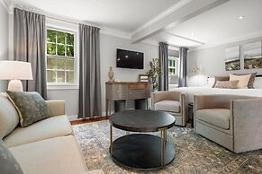 The Aurora Inn & Cottages