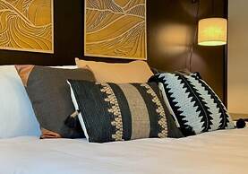 The Aurora Inn & Cottages
