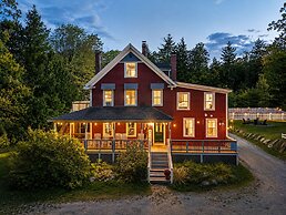 The Aurora Inn & Cottages