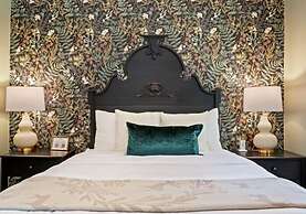 The Aurora Inn & Cottages
