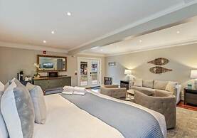 The Aurora Inn & Cottages
