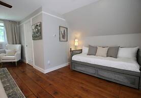 The Aurora Inn & Cottages