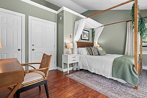 The Aurora Inn & Cottages