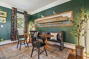 The Aurora Inn & Cottages