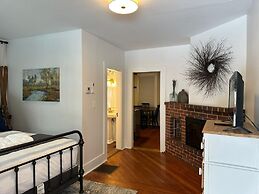 The Aurora Inn & Cottages