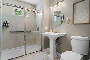 The Aurora Inn & Cottages