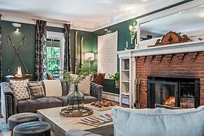The Aurora Inn & Cottages