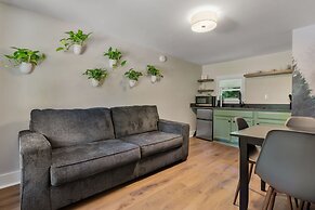 The Aurora Inn & Cottages