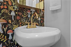 The Aurora Inn & Cottages