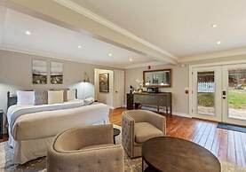 The Aurora Inn & Cottages
