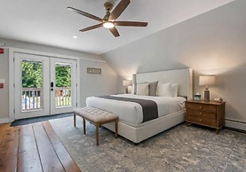 The Aurora Inn & Cottages