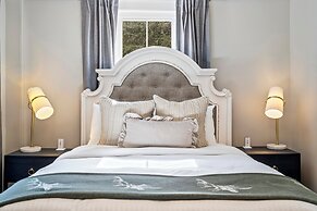 The Aurora Inn & Cottages