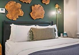 The Aurora Inn & Cottages