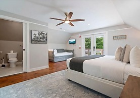 The Aurora Inn & Cottages