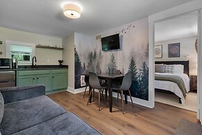 The Aurora Inn & Cottages