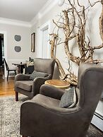 The Aurora Inn & Cottages