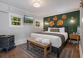 The Aurora Inn & Cottages
