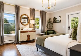The Aurora Inn & Cottages