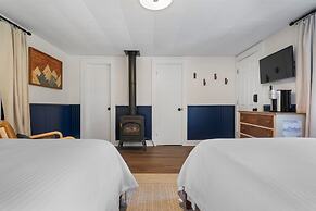 The Aurora Inn & Cottages