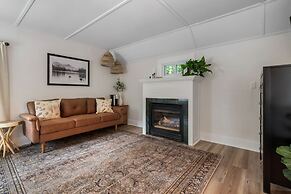 The Aurora Inn & Cottages