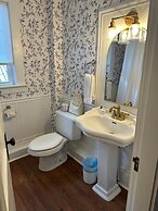 The Aurora Inn & Cottages