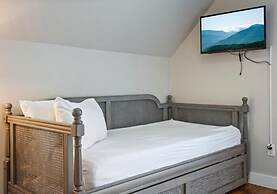 The Aurora Inn & Cottages