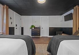 The Aurora Inn & Cottages