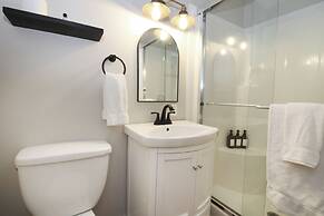 The Aurora Inn & Cottages