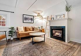 The Aurora Inn & Cottages