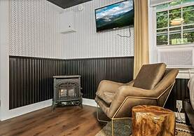 The Aurora Inn & Cottages