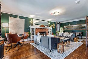 The Aurora Inn & Cottages
