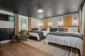 The Aurora Inn & Cottages