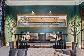 The Aurora Inn & Cottages