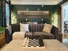 The Aurora Inn & Cottages