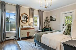 The Aurora Inn & Cottages