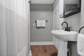 The Aurora Inn & Cottages