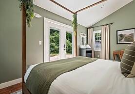 The Aurora Inn & Cottages