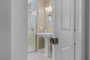 The Aurora Inn & Cottages