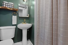 The Aurora Inn & Cottages