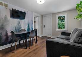 The Aurora Inn & Cottages