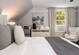 The Aurora Inn & Cottages