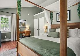 The Aurora Inn & Cottages