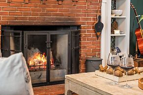 The Aurora Inn & Cottages