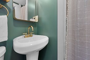 The Aurora Inn & Cottages