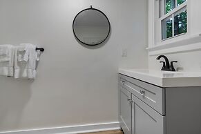 The Aurora Inn & Cottages