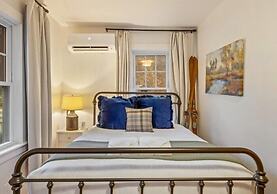 The Aurora Inn & Cottages