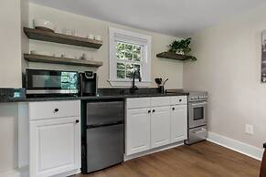 The Aurora Inn & Cottages